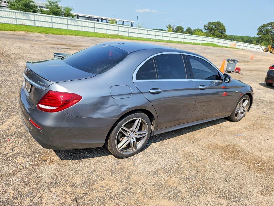 2017 MERCEDES-BENZ E 300 4MATIC — Фото 3 из 12