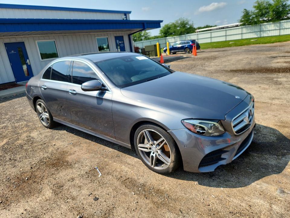 2017 MERCEDES-BENZ E 300 4MATIC — Фото 4 из 12