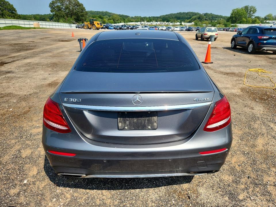 2017 MERCEDES-BENZ E 300 4MATIC — Фото 6 из 12