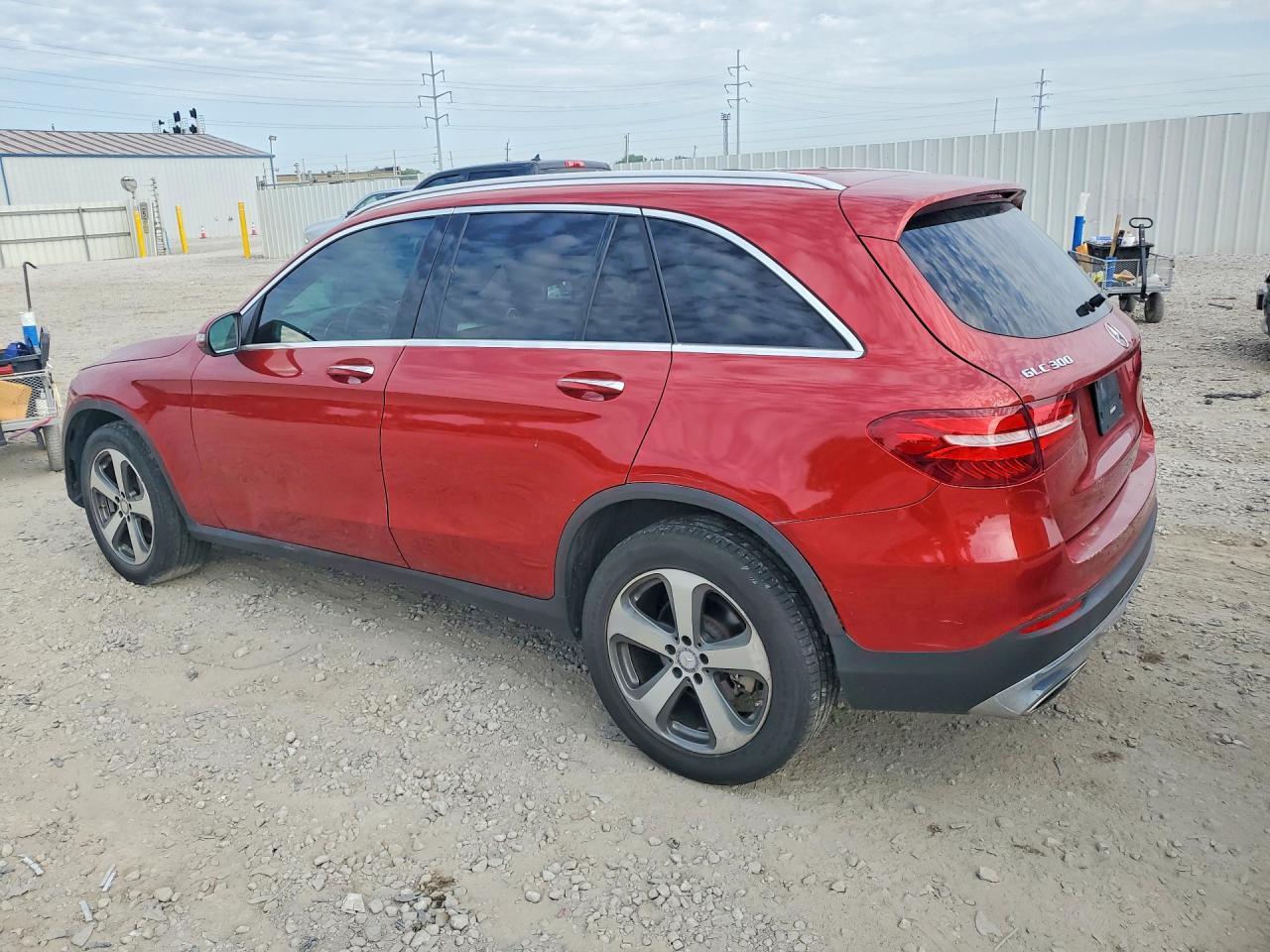 2017 MERCEDES-BENZ GLC 300 — Фото 2 из 13