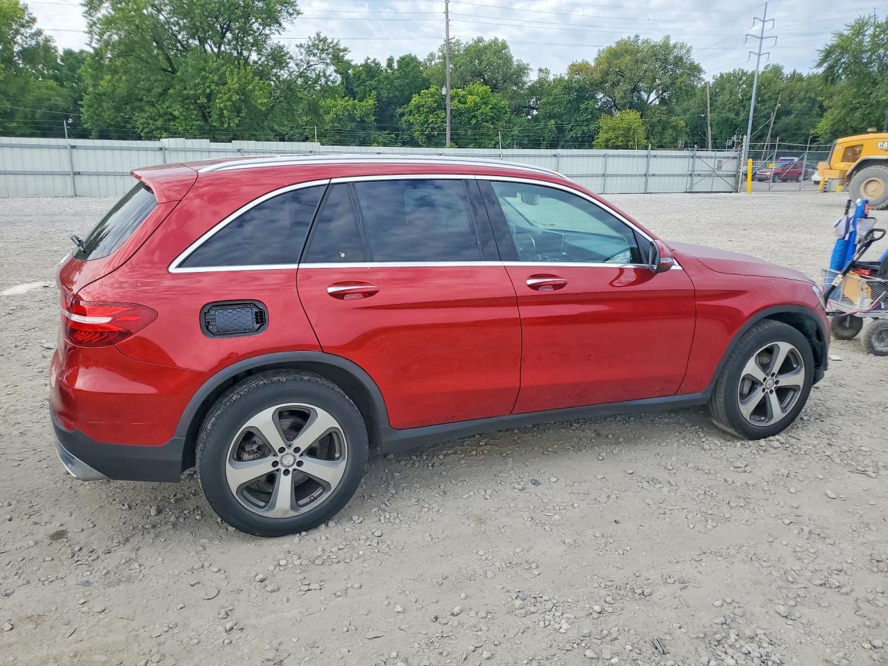 2017 MERCEDES-BENZ GLC 300 — Фото 3 из 13