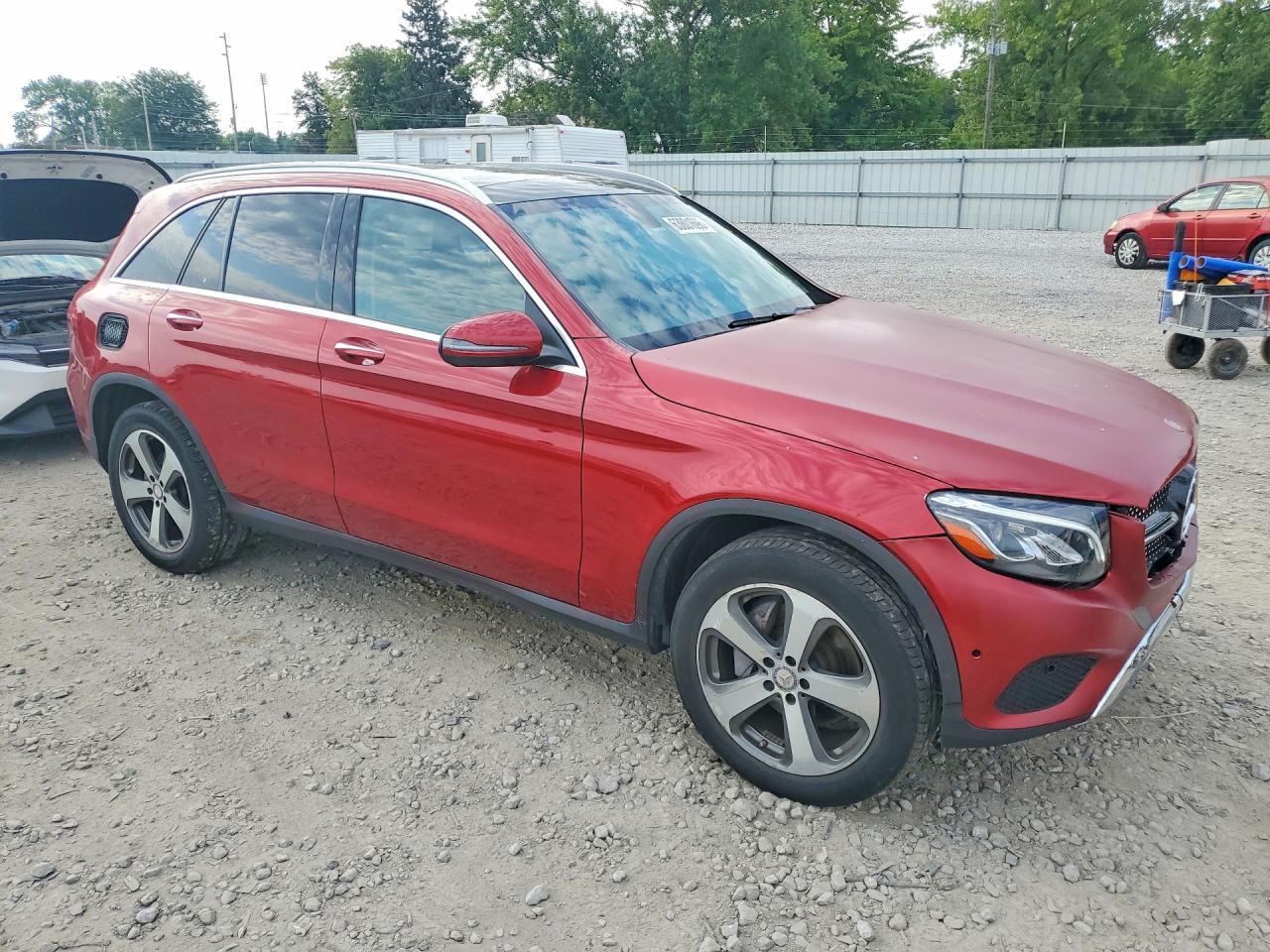 2017 MERCEDES-BENZ GLC 300 — Фото 4 из 13