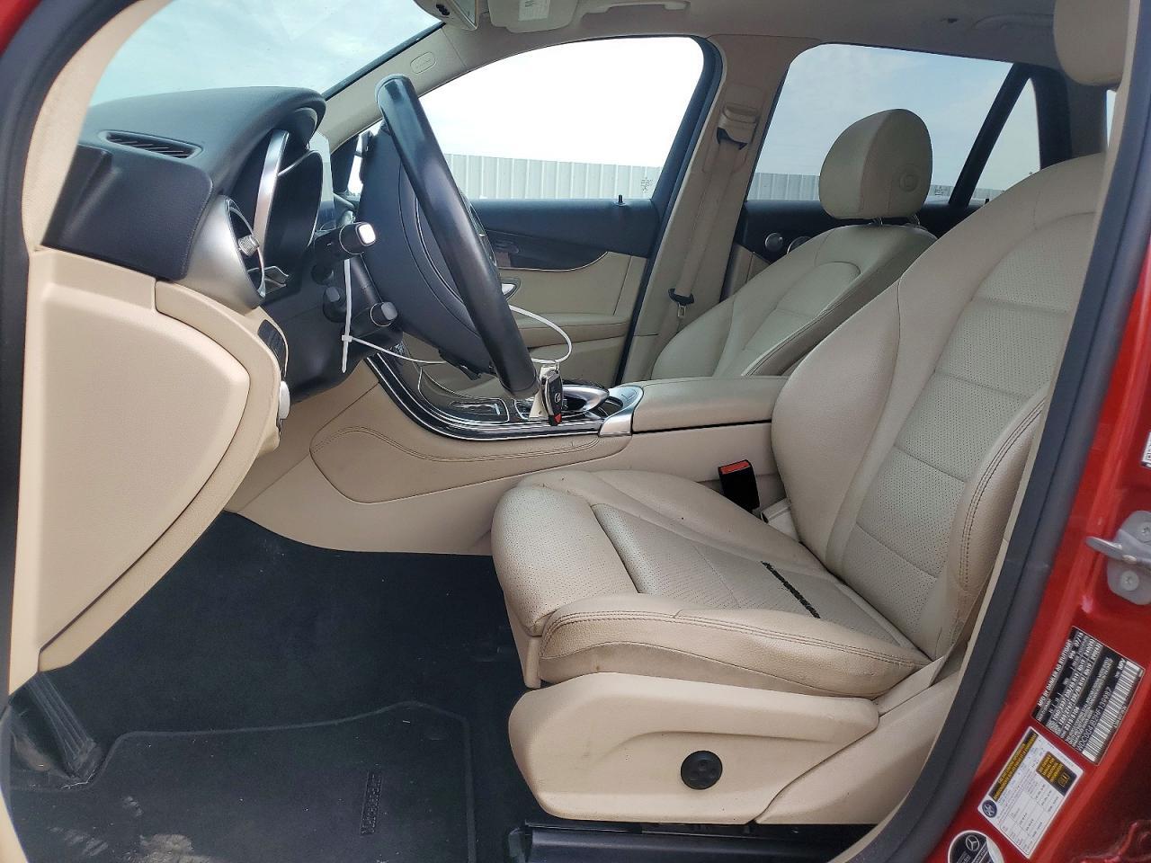 2017 MERCEDES-BENZ GLC 300 — Фото 7 из 13