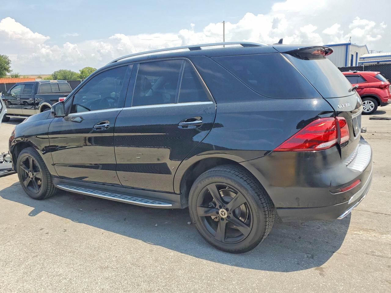 2017 MERCEDES-BENZ GLE 350 — Фото 2 из 13