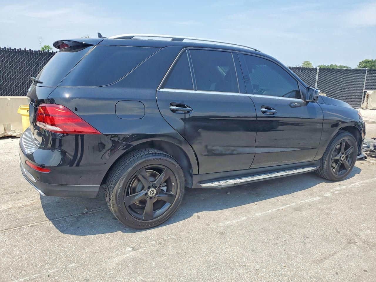 2017 MERCEDES-BENZ GLE 350 — Фото 3 из 13