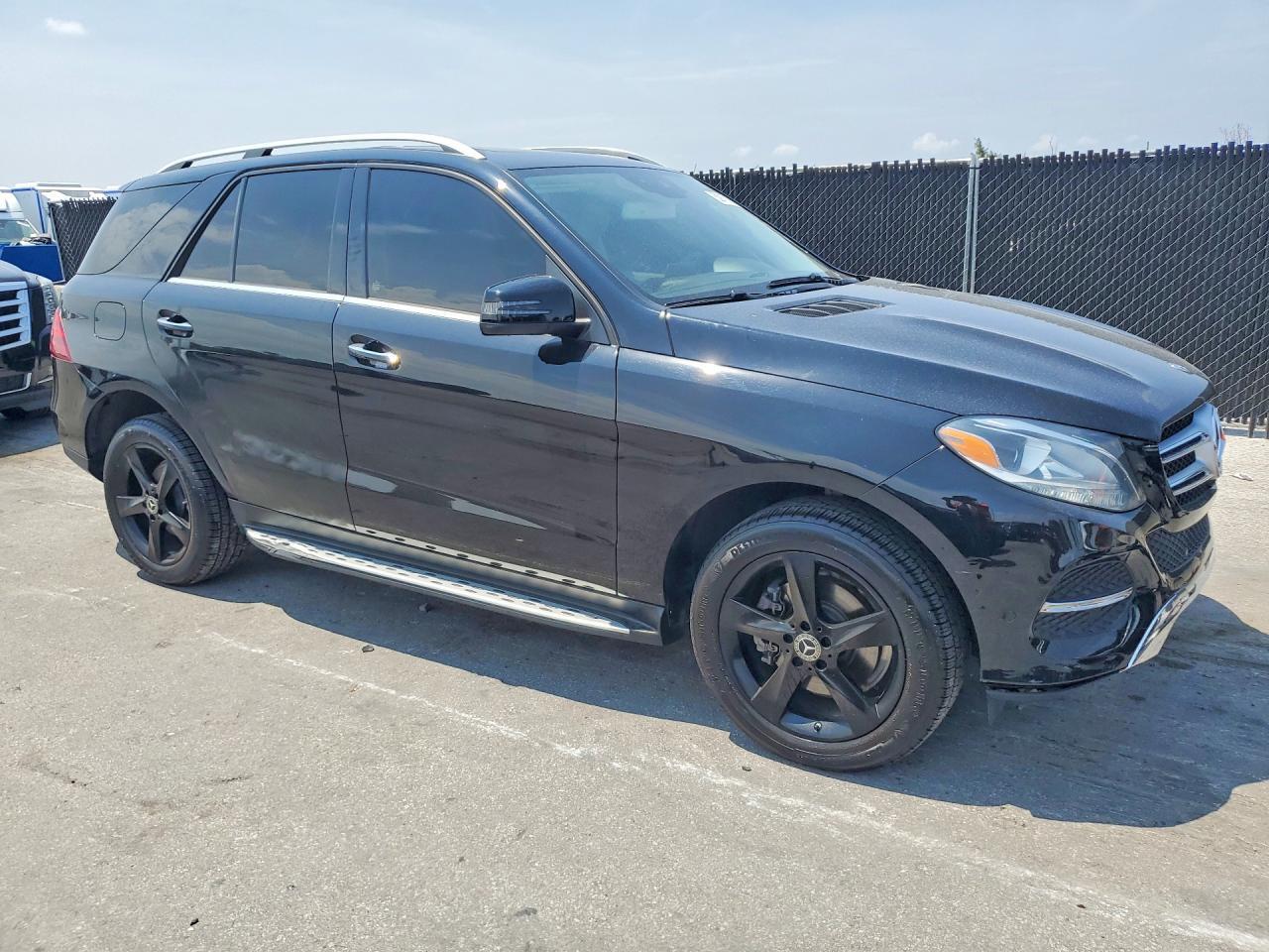 2017 MERCEDES-BENZ GLE 350 — Фото 4 из 13
