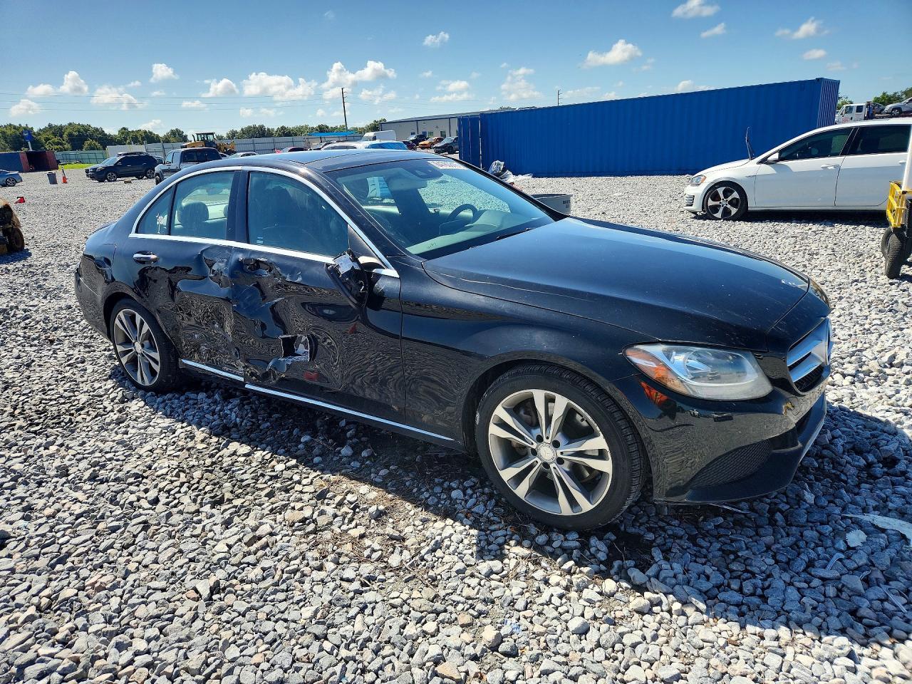 2017 MERCEDES-BENZ C 300 — Фото 4 из 13