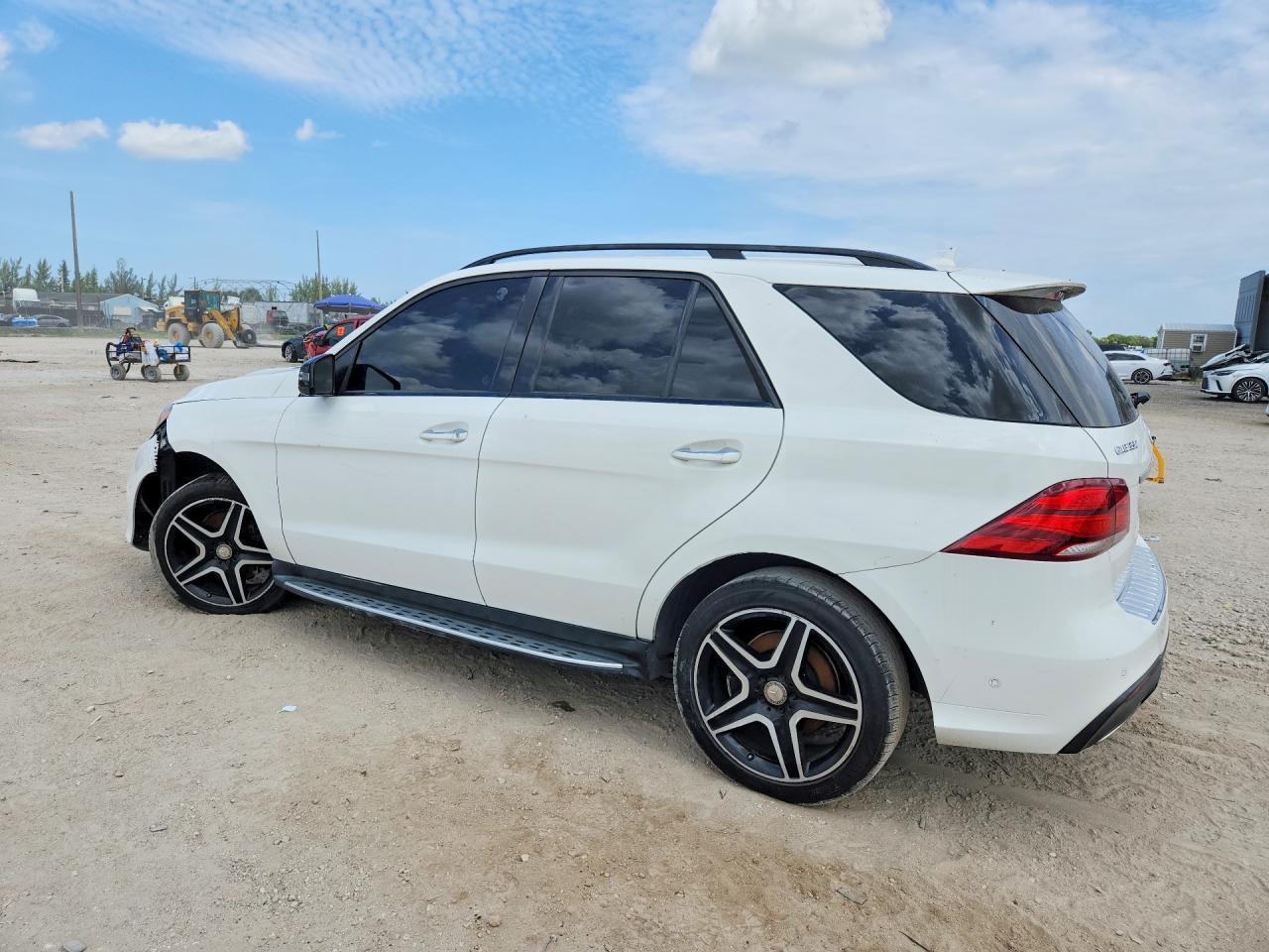 2017 MERCEDES-BENZ GLE 350 — Фото 2 из 14