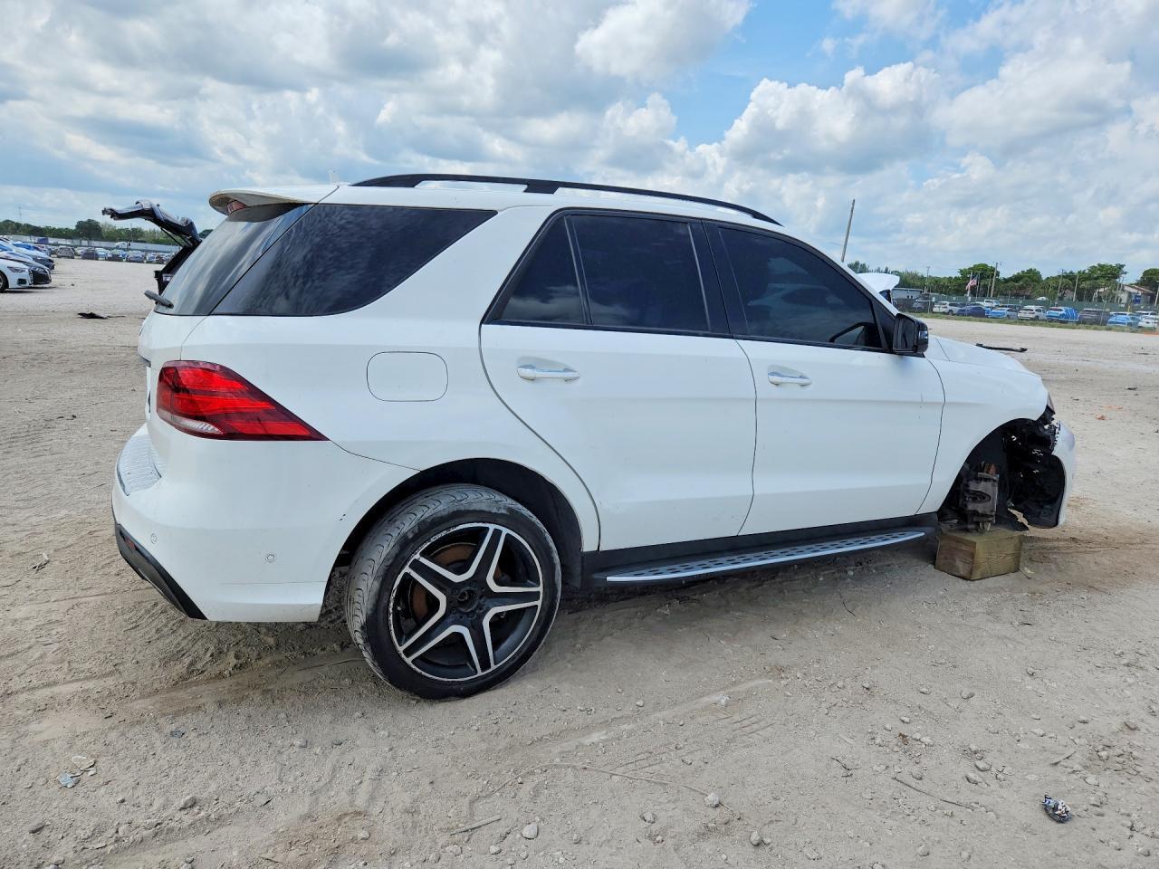 2017 MERCEDES-BENZ GLE 350 — Фото 3 из 14