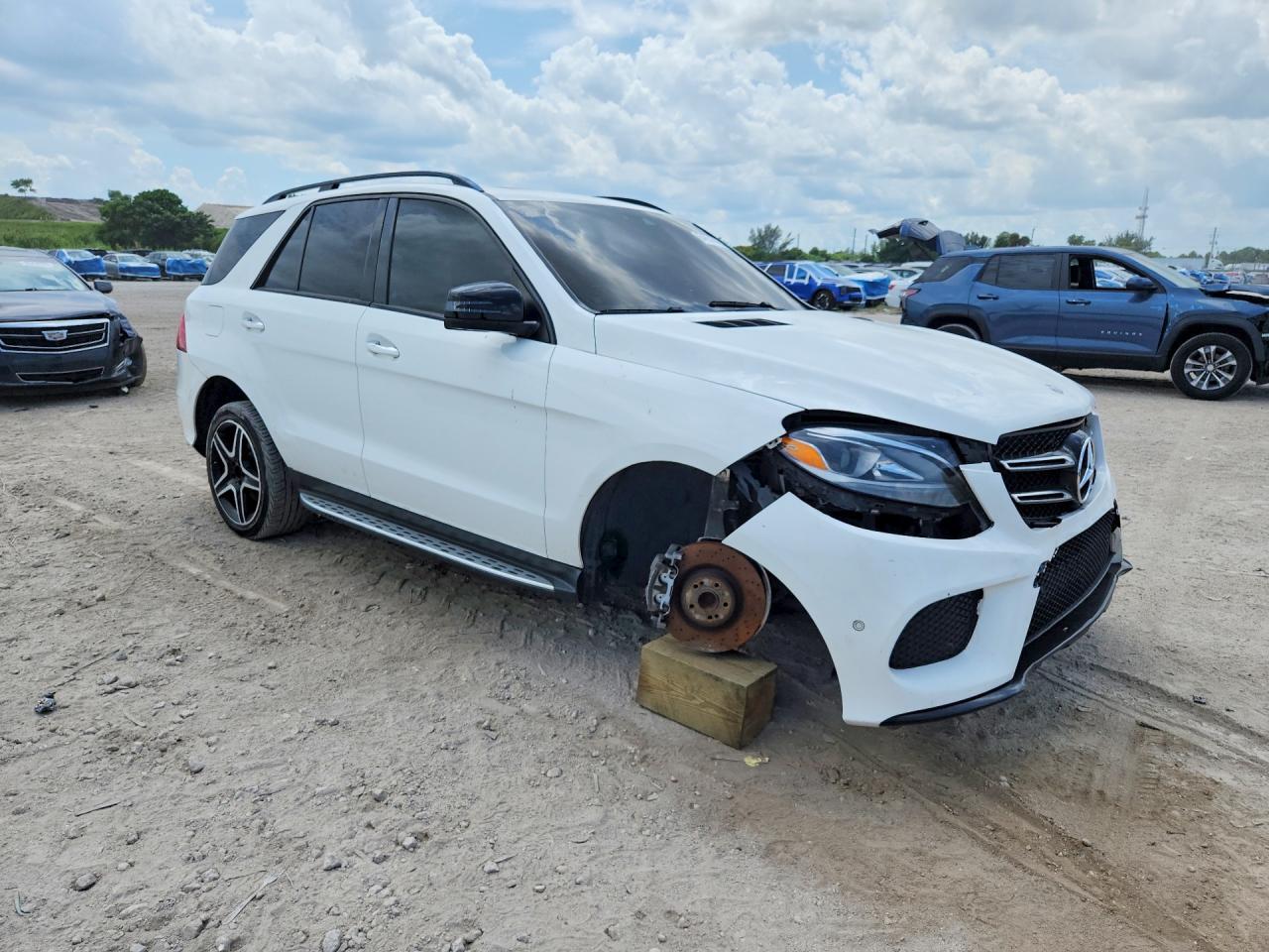 2017 MERCEDES-BENZ GLE 350 — Фото 4 из 14