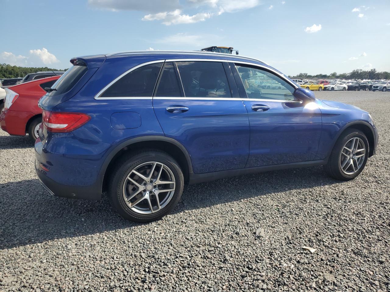 2017 MERCEDES-BENZ GLC 300 — Фото 3 из 13