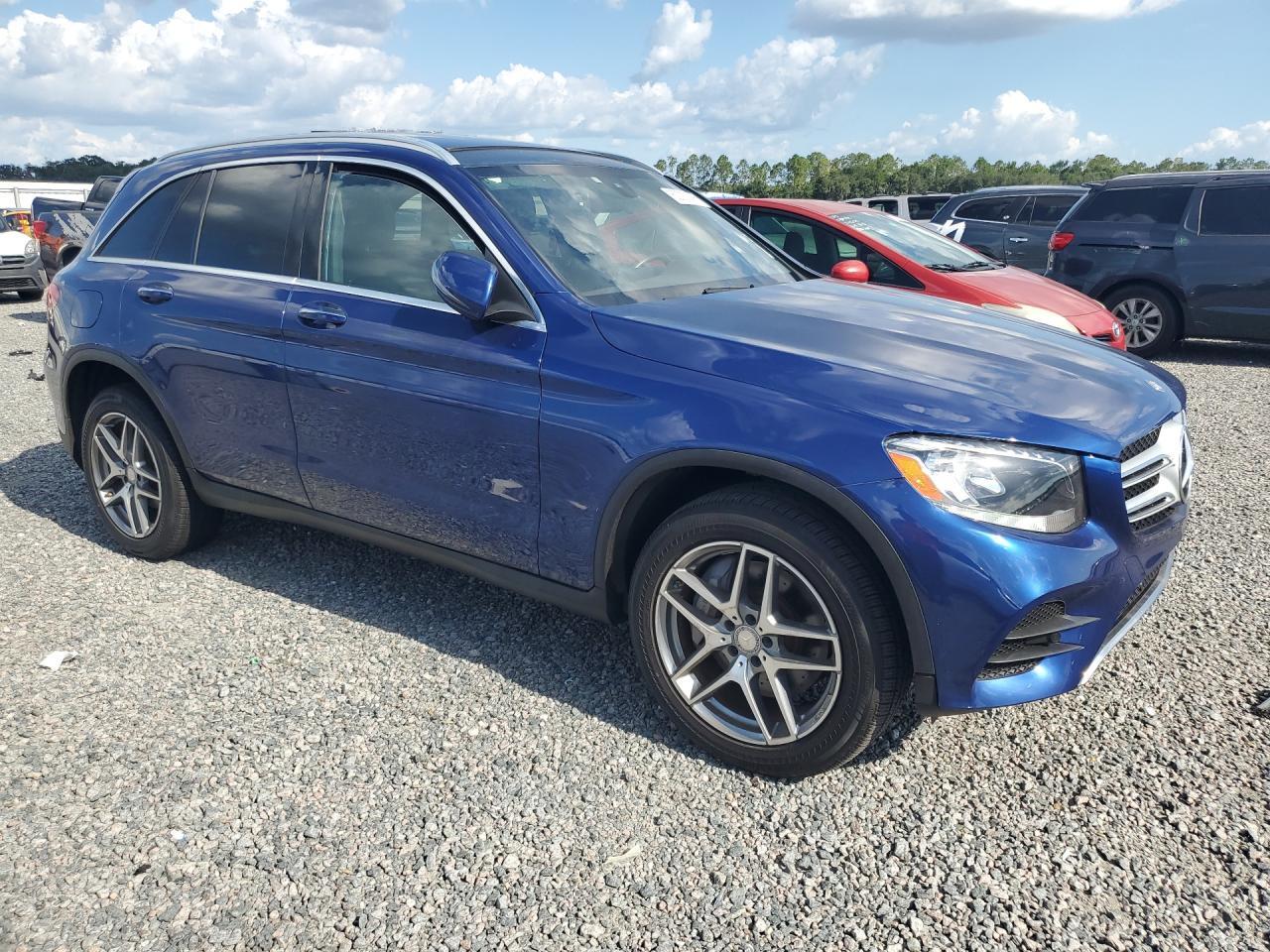 2017 MERCEDES-BENZ GLC 300 — Фото 4 из 13