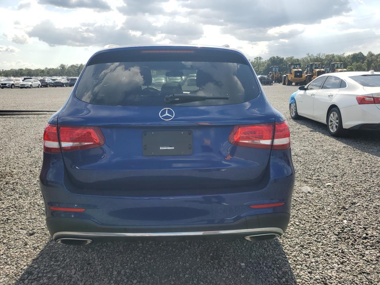 2017 MERCEDES-BENZ GLC 300 — Фото 6 из 13