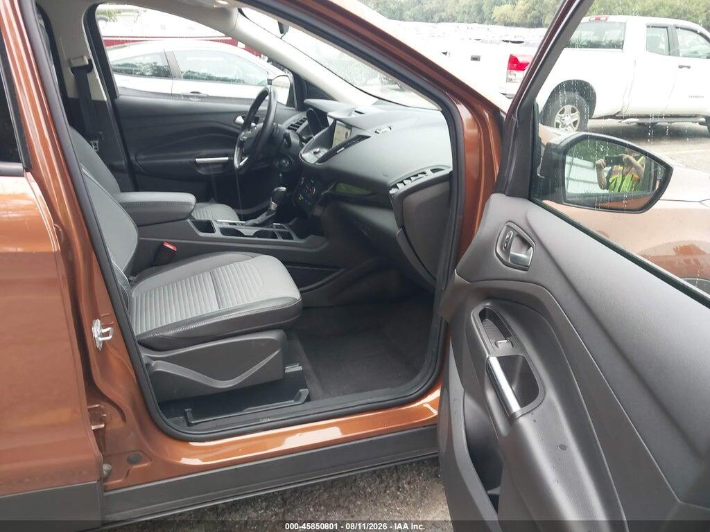1FMCU0GDXHUD93080 2017 FORD ESCAPE photo no. 5