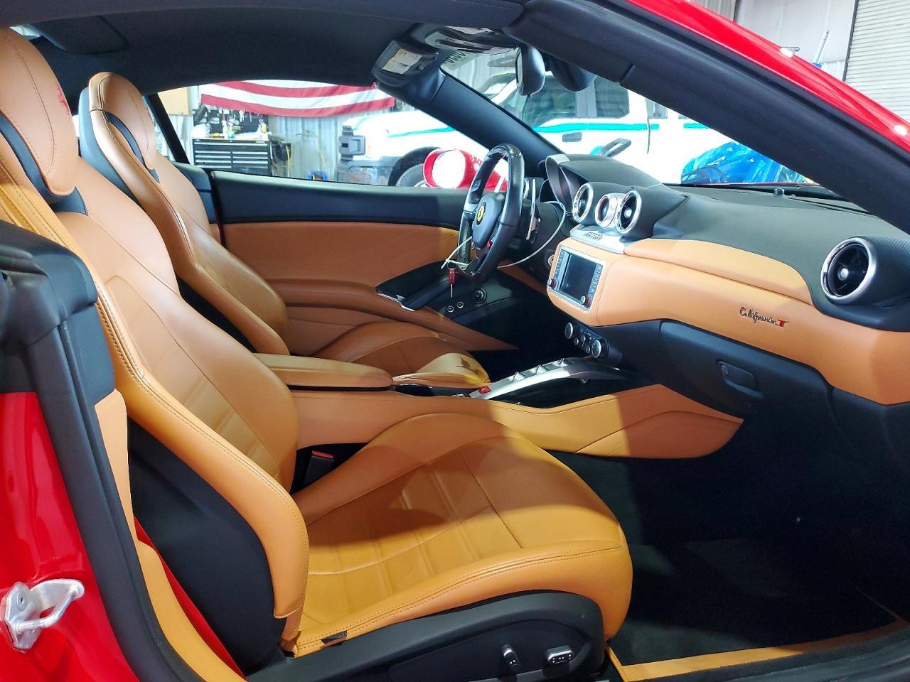 2017 FERRARI CALIFORNIA T — Фото 10 из 13