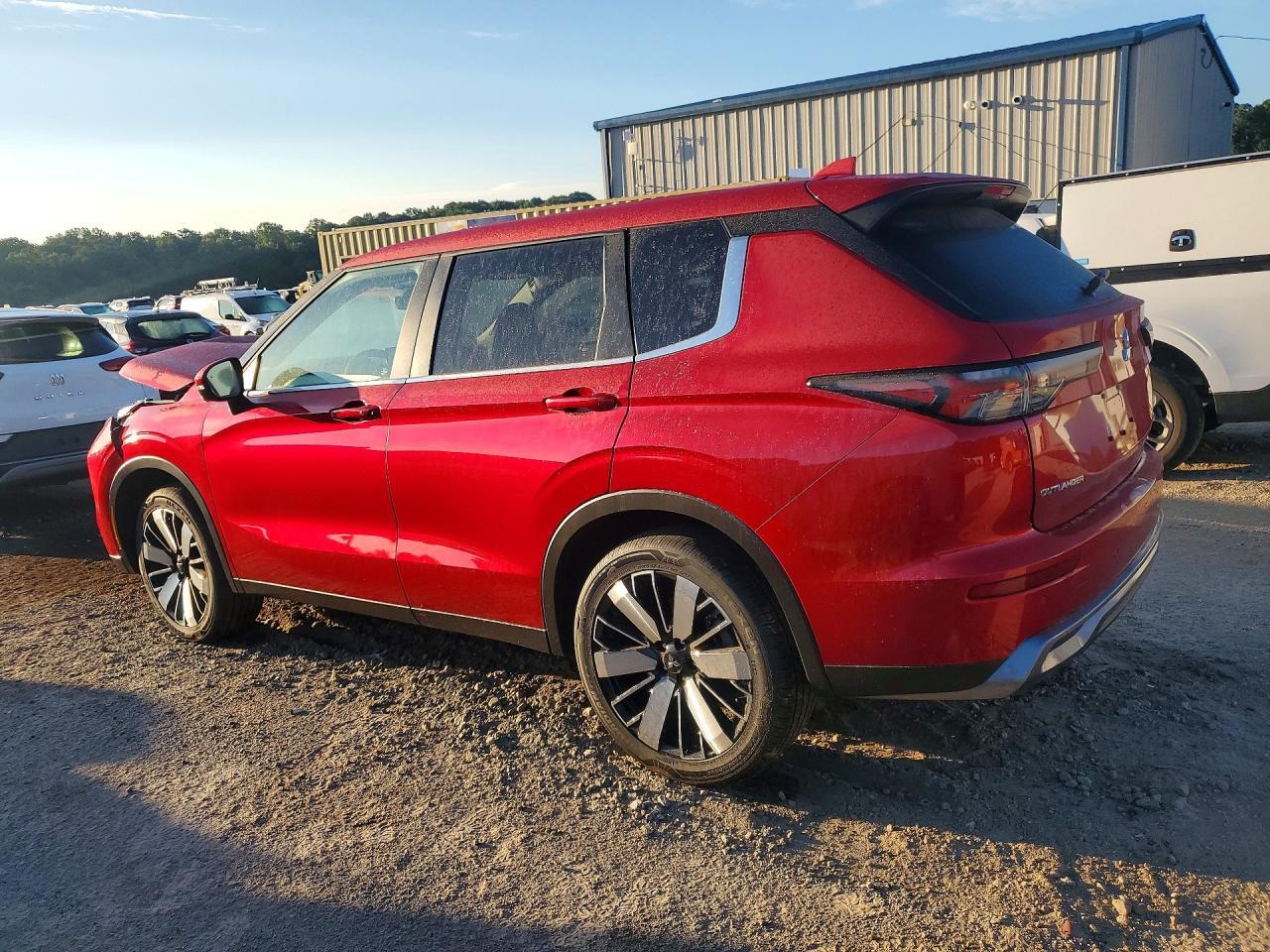 2026 MITSUBISHI OUTLANDER SE — Фото 2 из 13