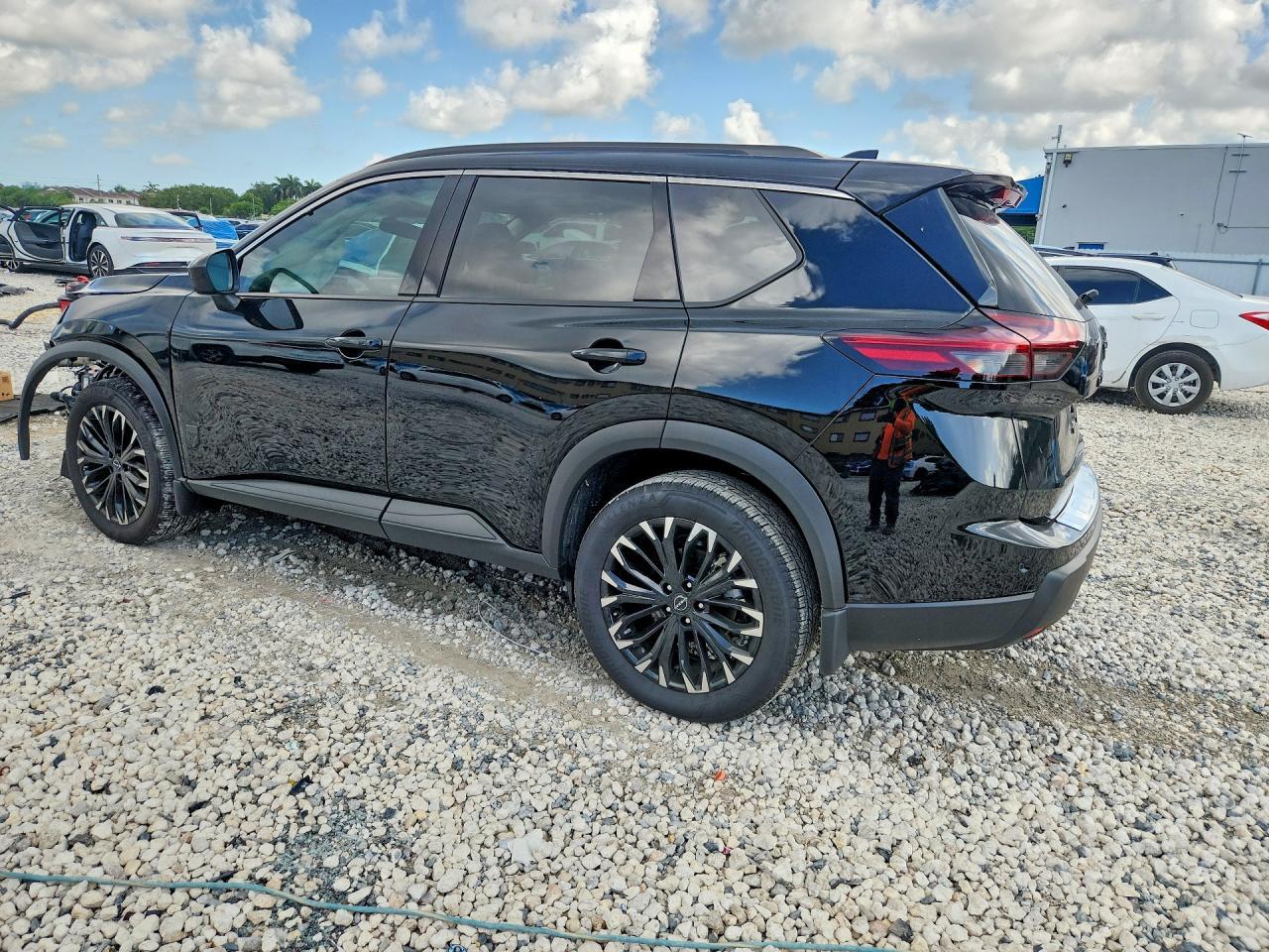 2026 NISSAN ROGUE SV — Фото 2 из 13