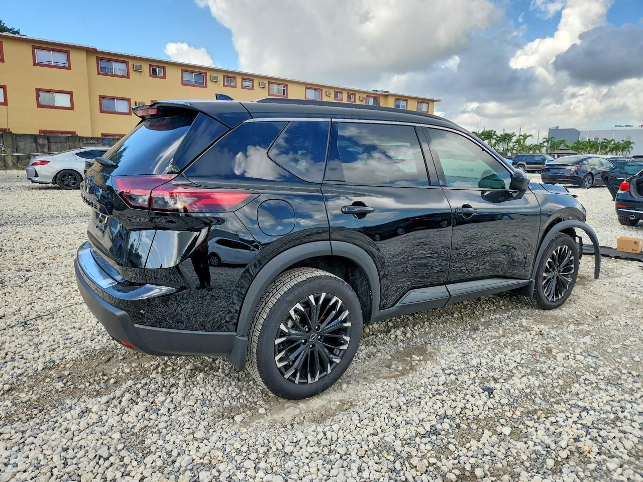 2026 NISSAN ROGUE SV — Фото 3 из 13
