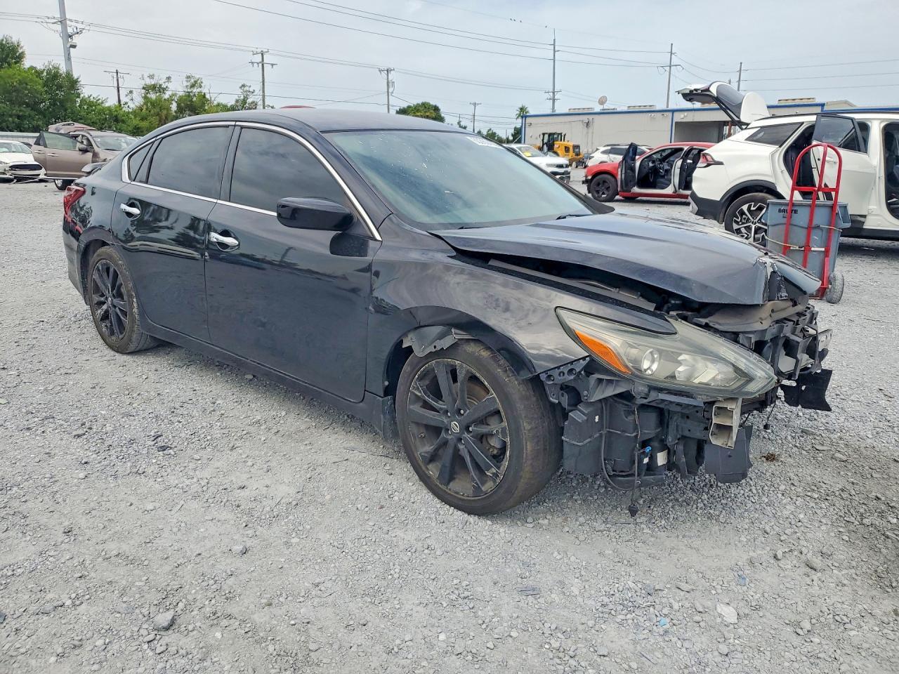 2017 NISSAN ALTIMA 2.5 SR — Фото 4 из 13