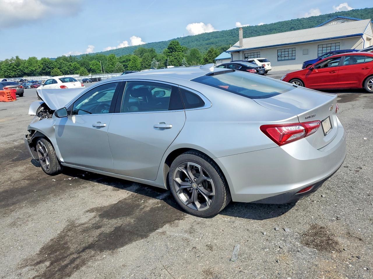 2022 CHEVROLET MALIBU LT — Фото 2 из 12