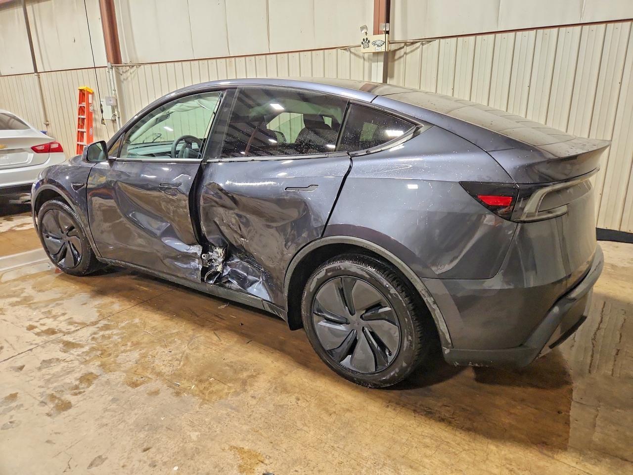 2026 TESLA MODEL Y — Фото 2 из 13
