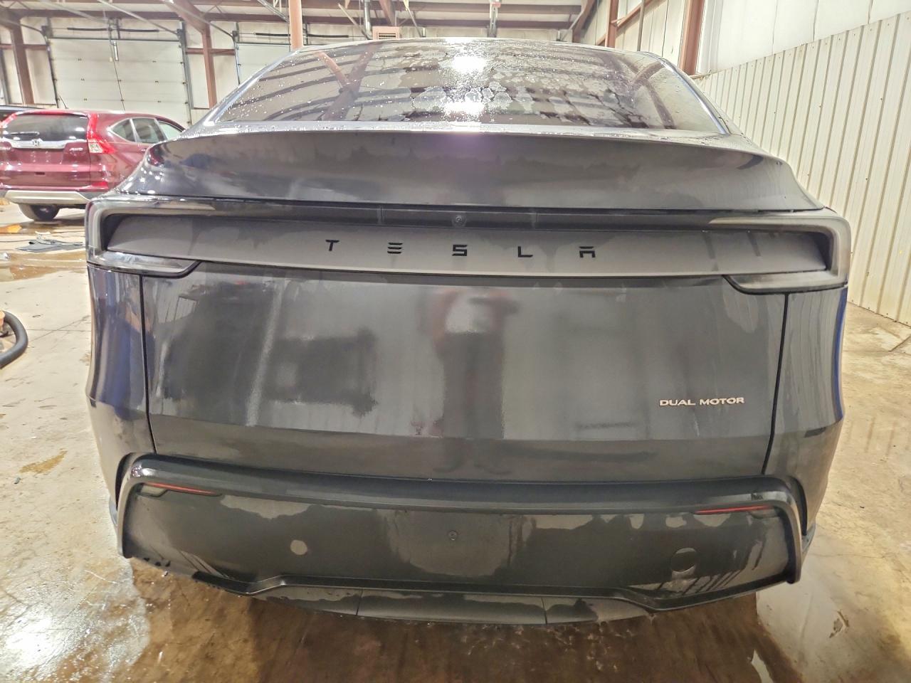 2026 TESLA MODEL Y — Фото 6 из 13
