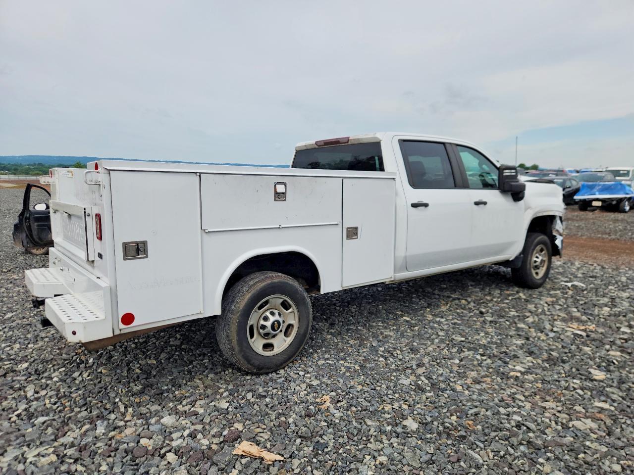 2022 CHEVROLET SILVERADO C2500 HEAVY DUTY — Фото 3 из 13