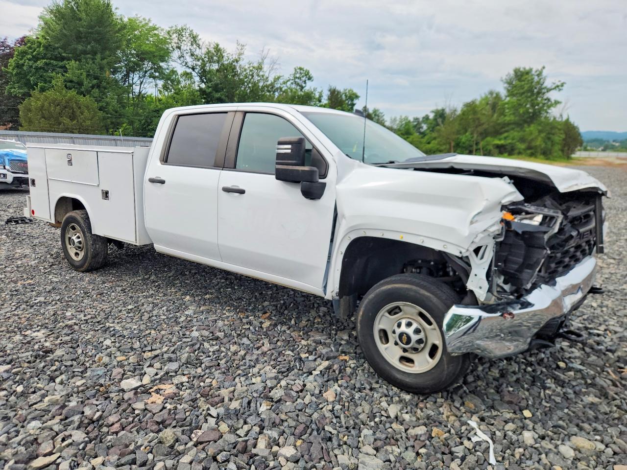 2022 CHEVROLET SILVERADO C2500 HEAVY DUTY — Фото 4 из 13