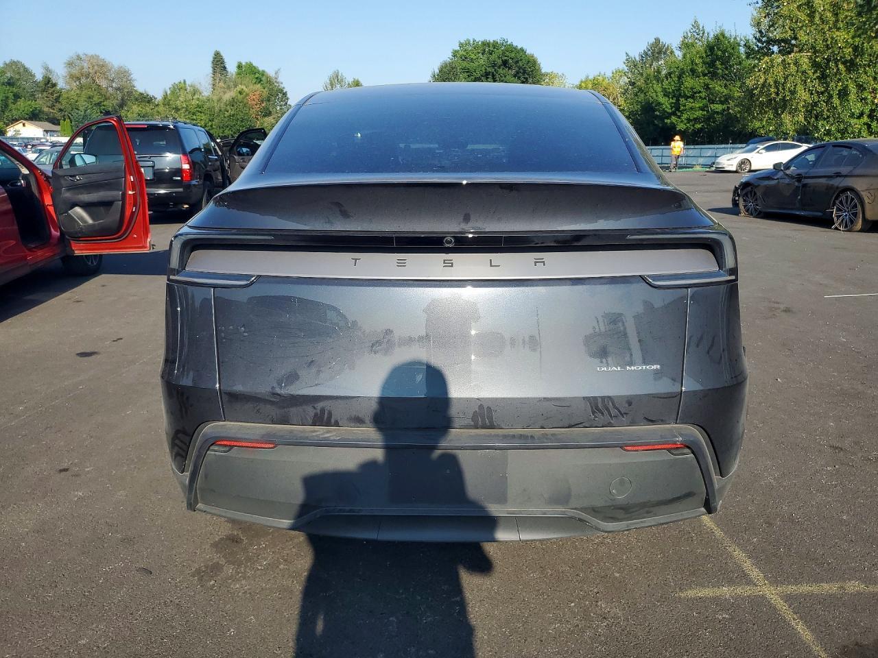 2026 TESLA MODEL Y — Фото 6 из 12