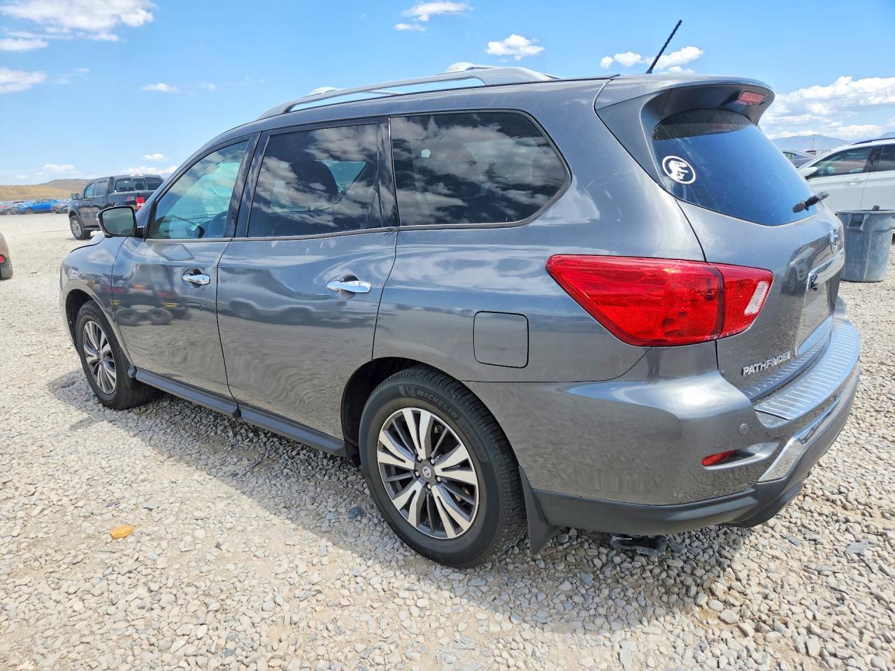 5N1DR2MM9HC606791 2017 NISSAN PATHFINDER photo no. 2