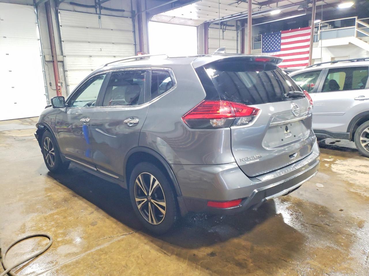 2017 NISSAN ROGUE SL — Фото 2 из 12