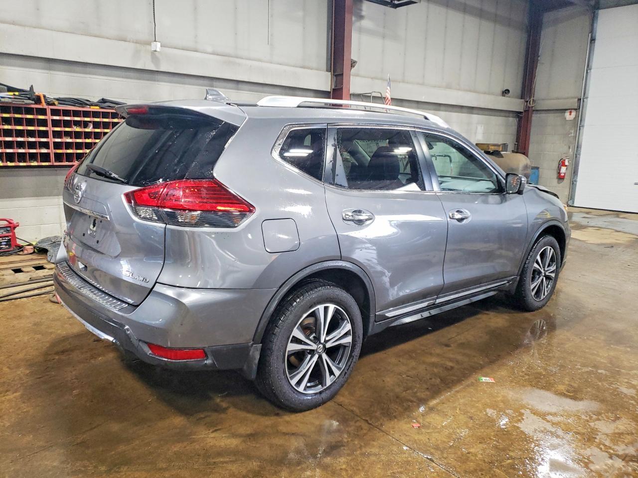 2017 NISSAN ROGUE SL — Фото 3 из 12