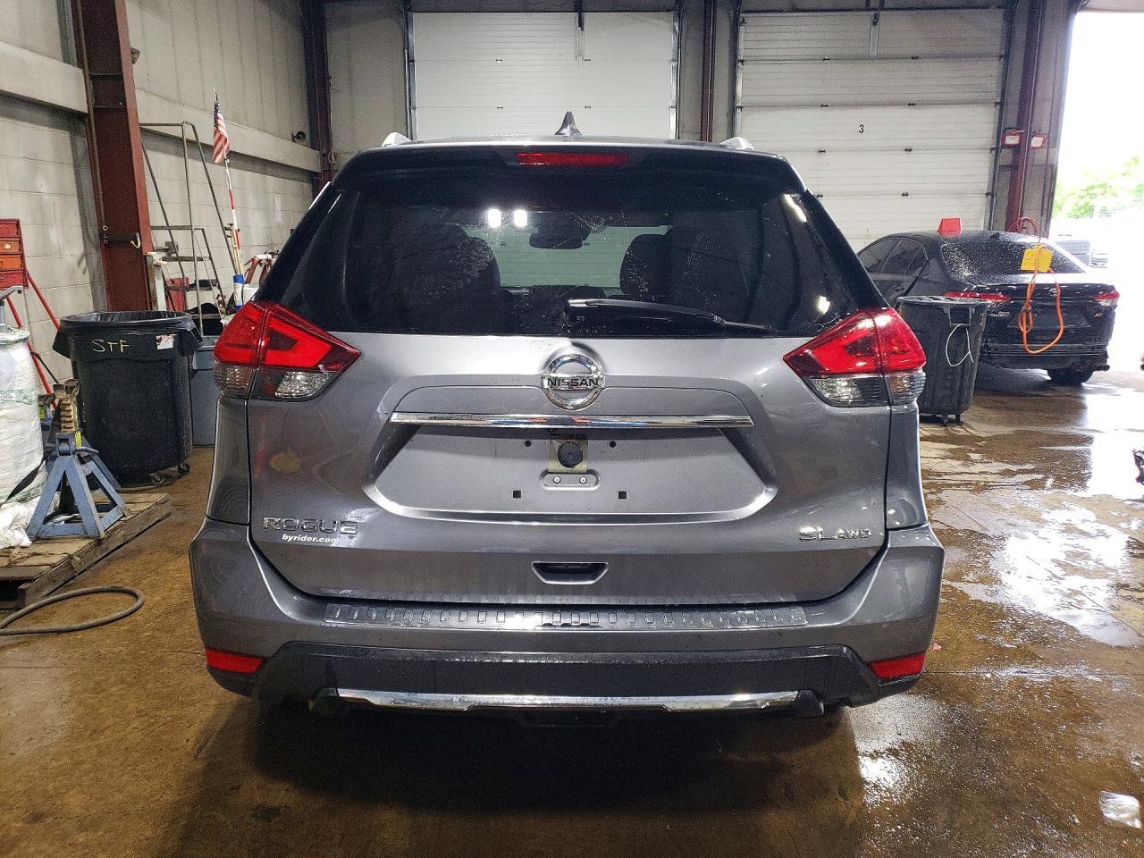 2017 NISSAN ROGUE SL — Фото 6 из 12