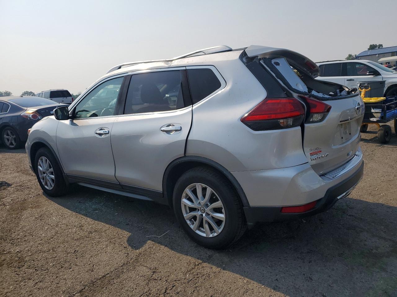 2017 NISSAN ROGUE SV — Фото 2 из 13