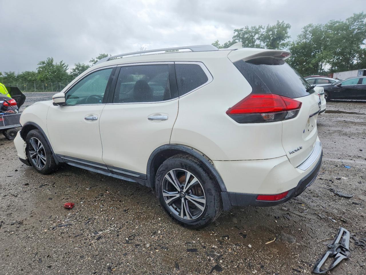 2017 NISSAN ROGUE SL — Фото 2 из 13