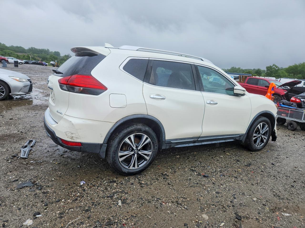 2017 NISSAN ROGUE SL — Фото 3 из 13