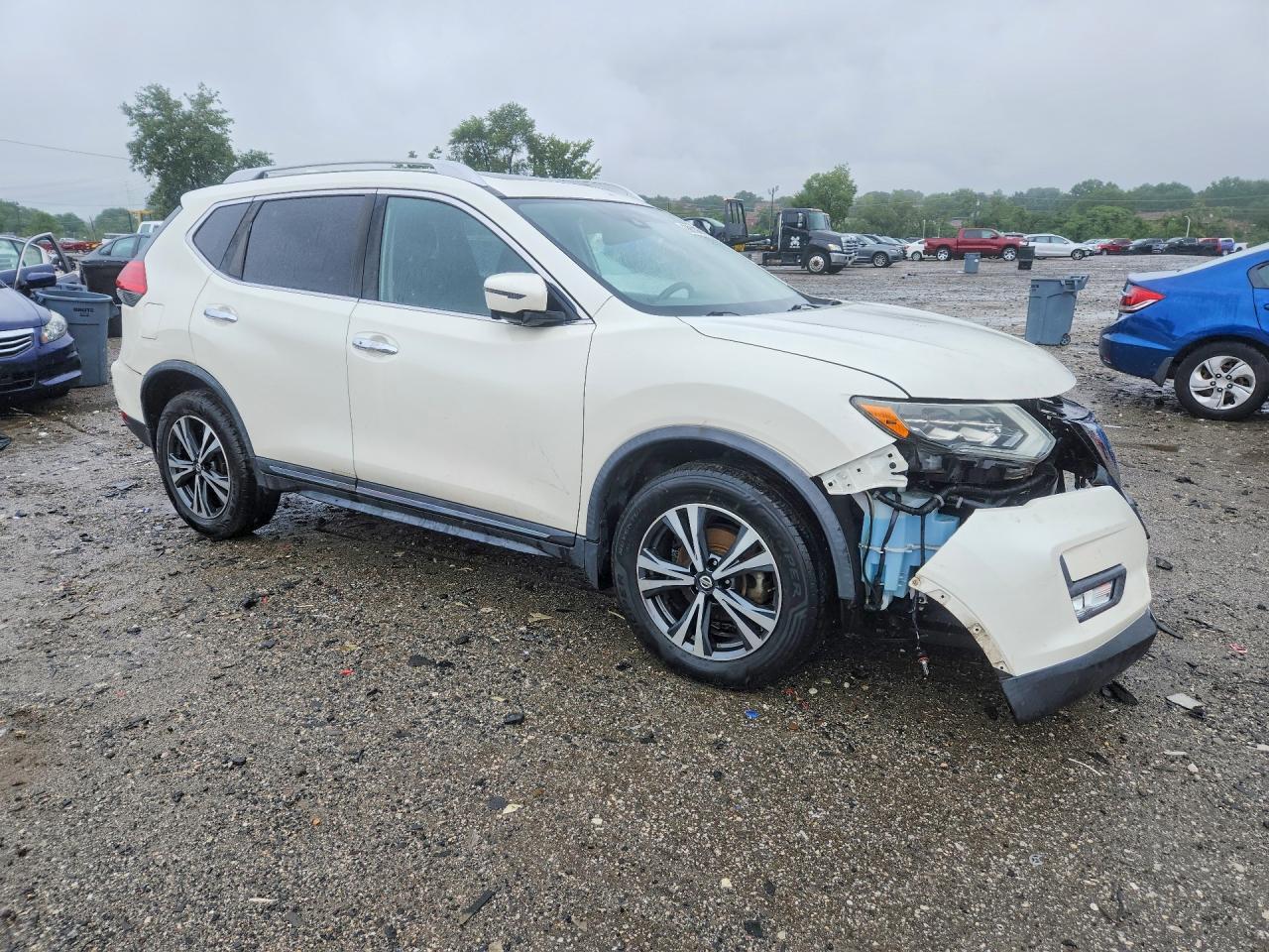 2017 NISSAN ROGUE SL — Фото 4 из 13