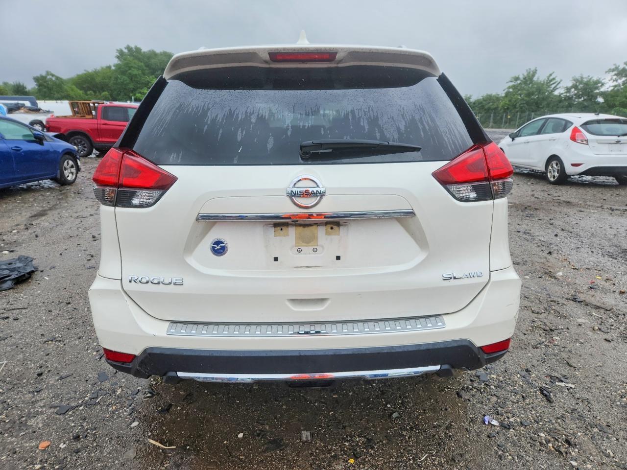 2017 NISSAN ROGUE SL — Фото 6 из 13
