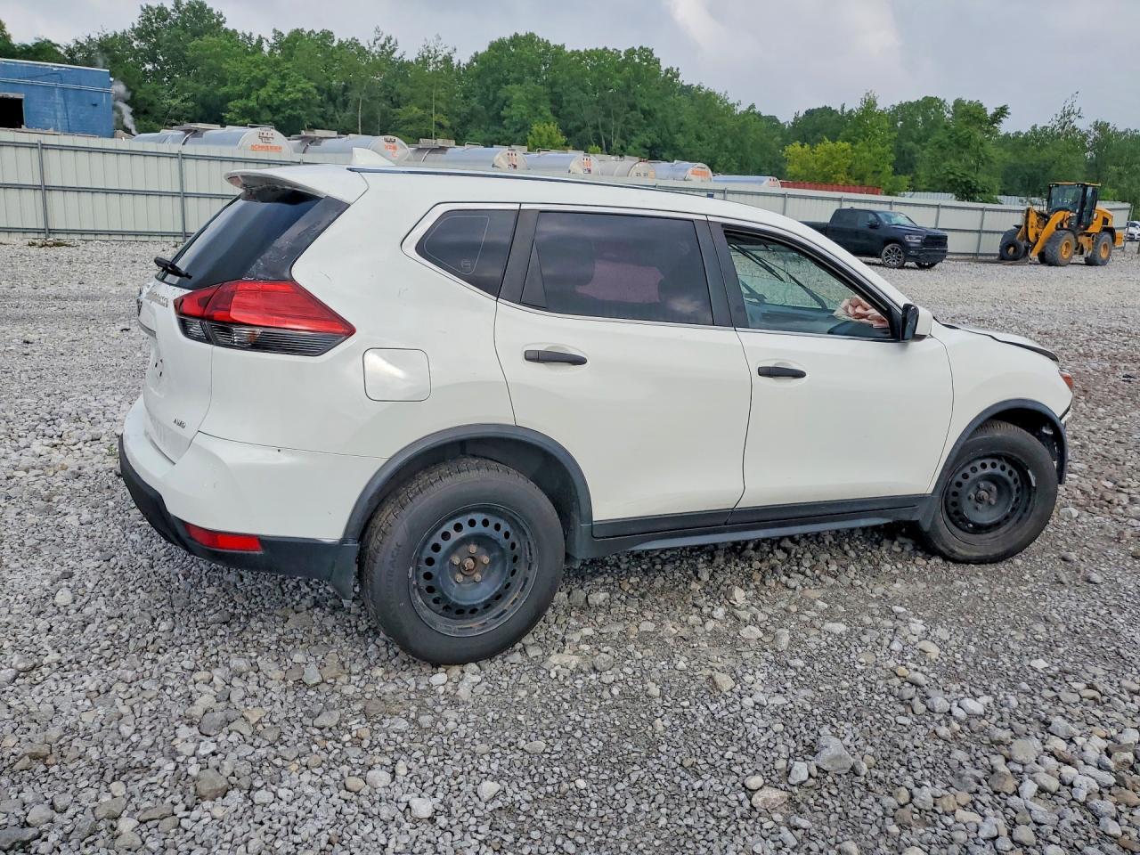 2017 NISSAN ROGUE S — Фото 3 из 14