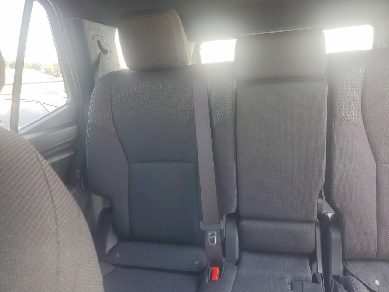 2026 TOYOTA 4RUNNER SR5 — Фото 10 из 13