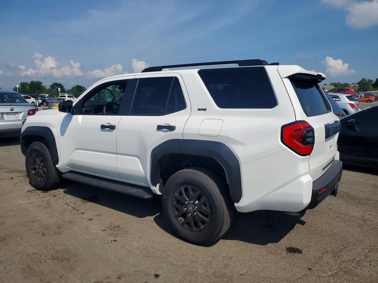 2026 TOYOTA 4RUNNER SR5 — Фото 2 из 13
