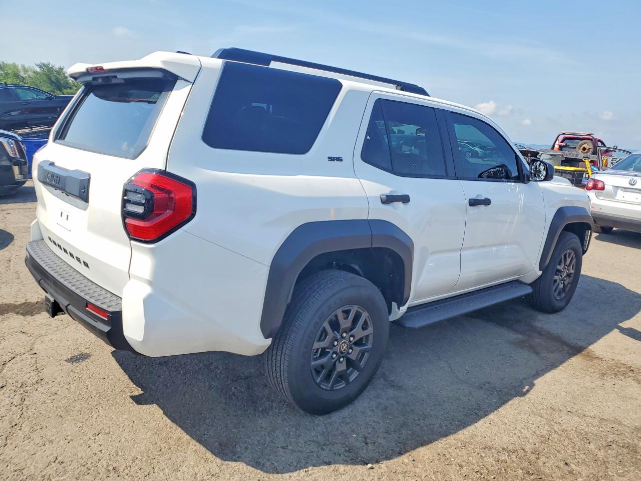 2026 TOYOTA 4RUNNER SR5 — Фото 3 из 13