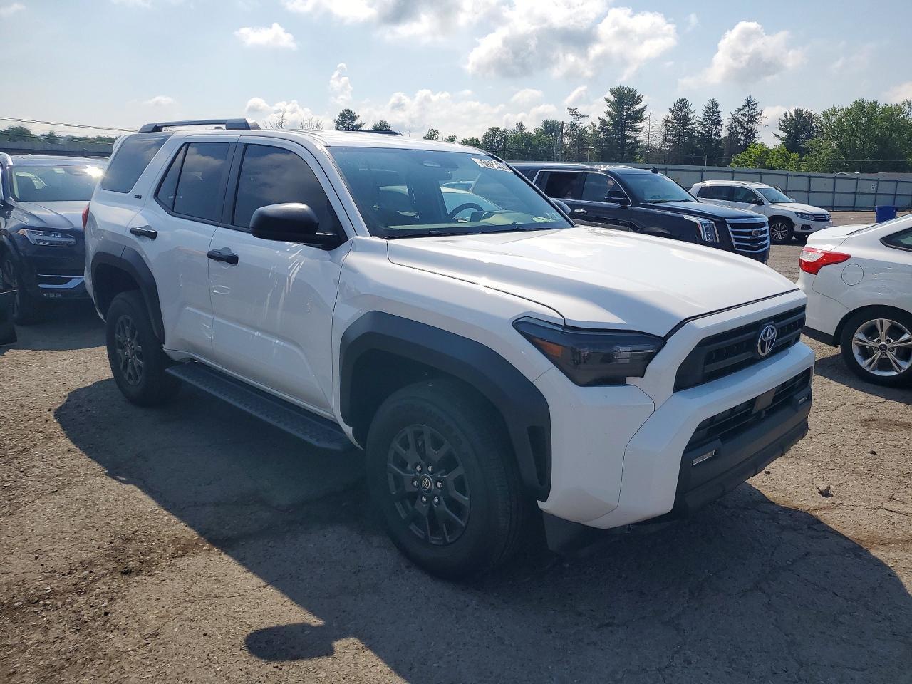 2026 TOYOTA 4RUNNER SR5 — Фото 4 из 13