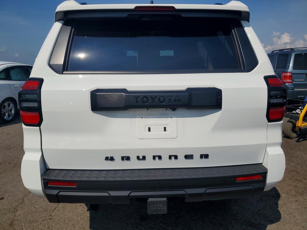 2026 TOYOTA 4RUNNER SR5 — Фото 6 из 13
