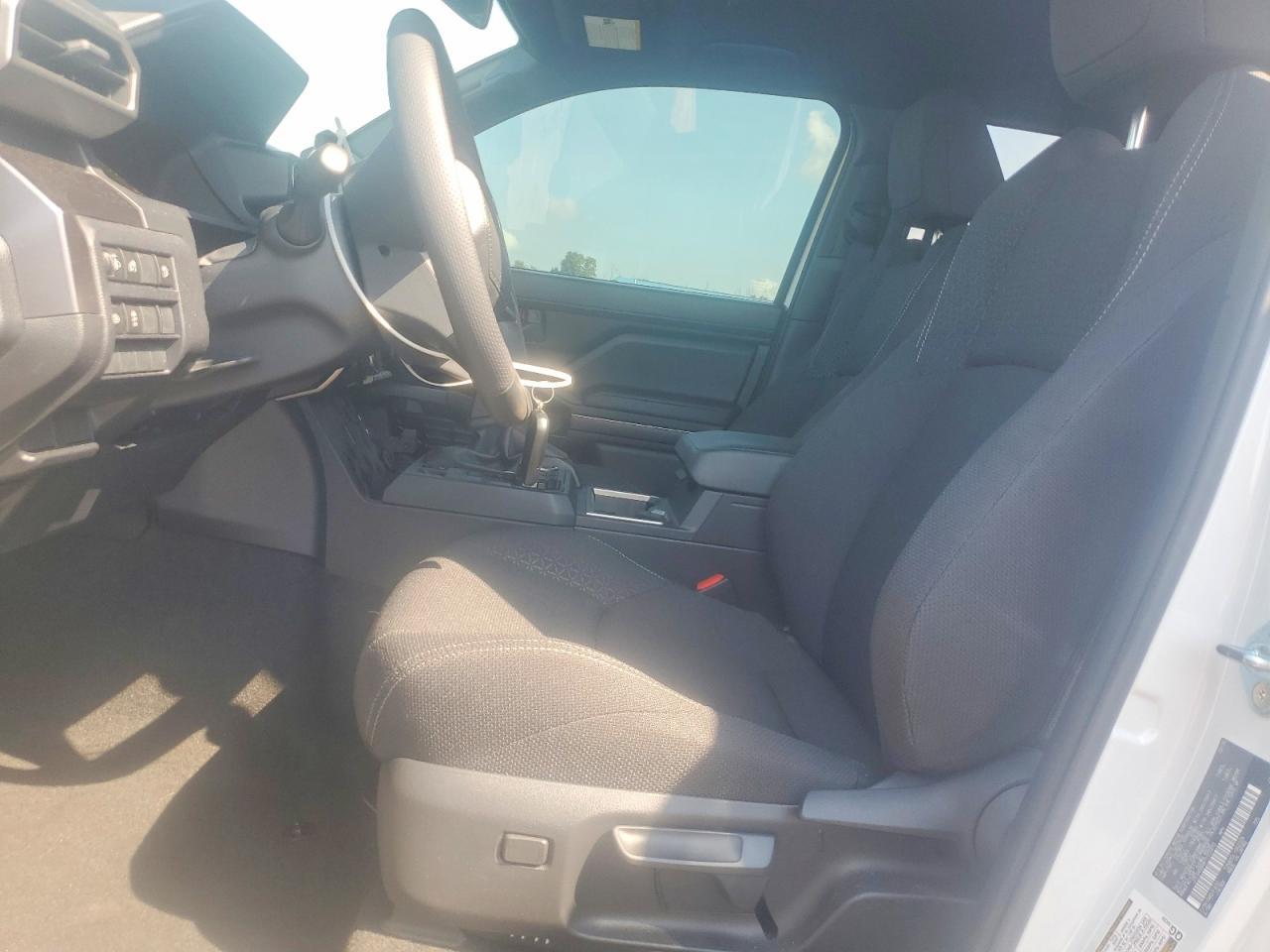 2026 TOYOTA 4RUNNER SR5 — Фото 7 из 13