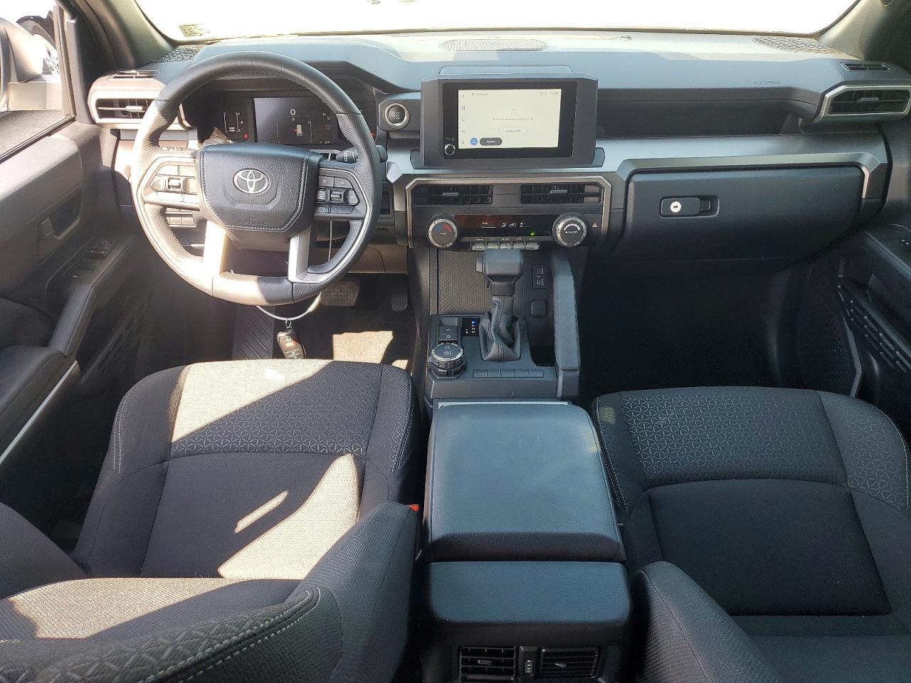 2026 TOYOTA 4RUNNER SR5 — Фото 8 из 13