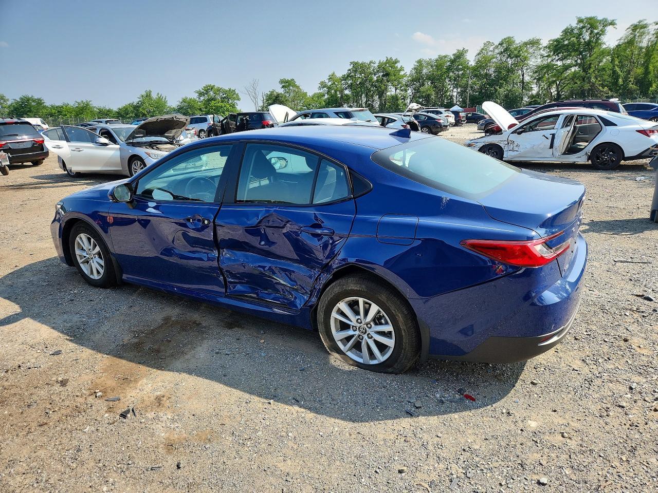 2026 TOYOTA CAMRY LE — Фото 2 из 12