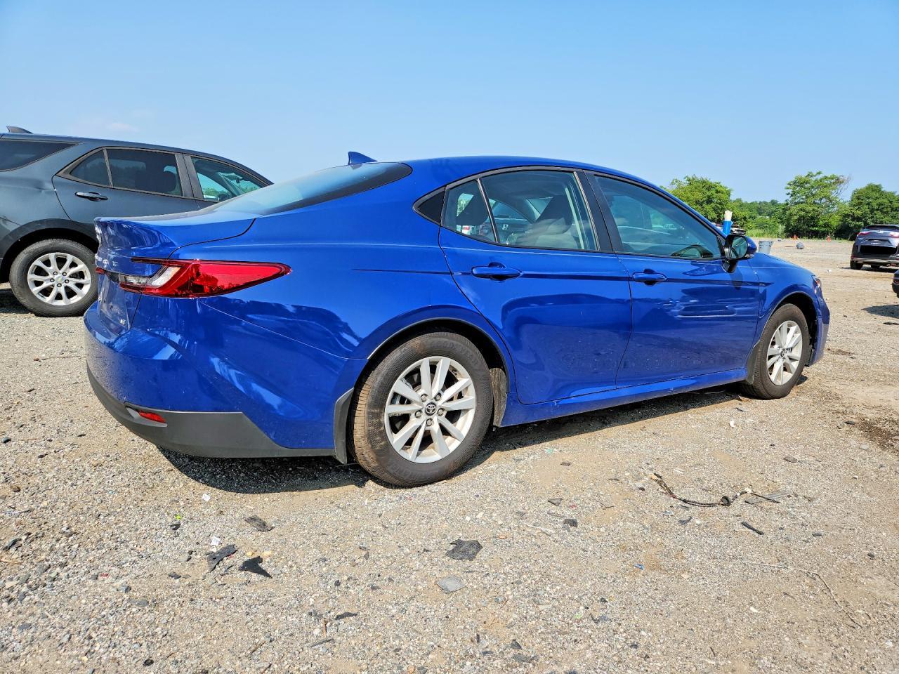 2026 TOYOTA CAMRY LE — Фото 3 из 12