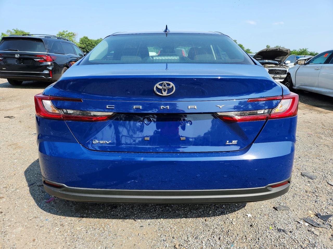 2026 TOYOTA CAMRY LE — Фото 6 из 12