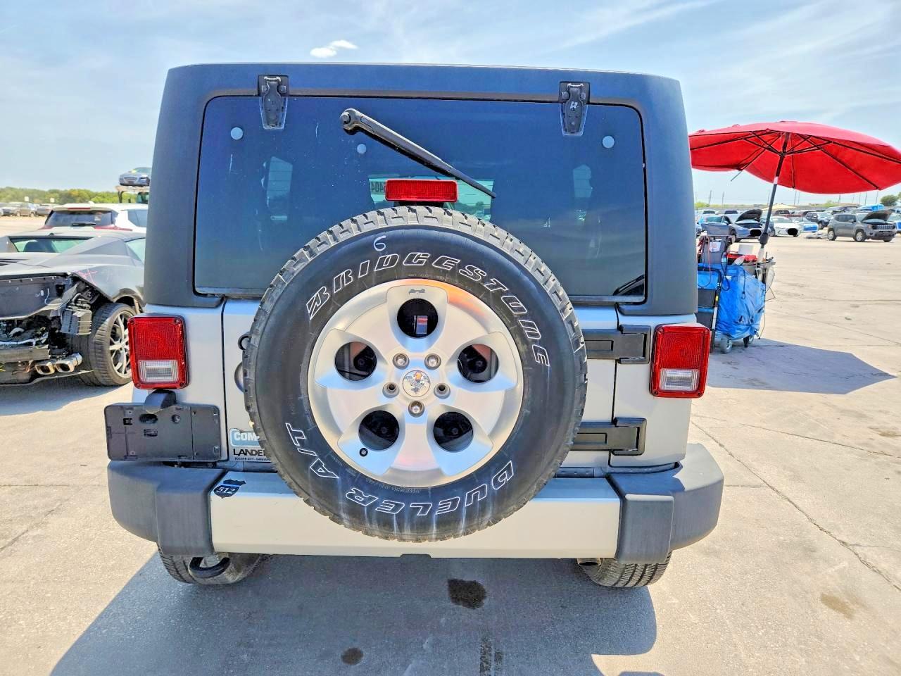 2014 JEEP WRANGLER UNLIMITED SAHARA — Фото 6 из 13